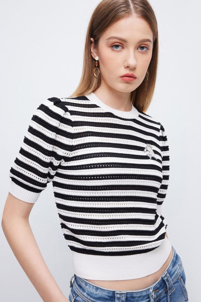 Knitted Top With Rabbit Embroidery - immagine 2